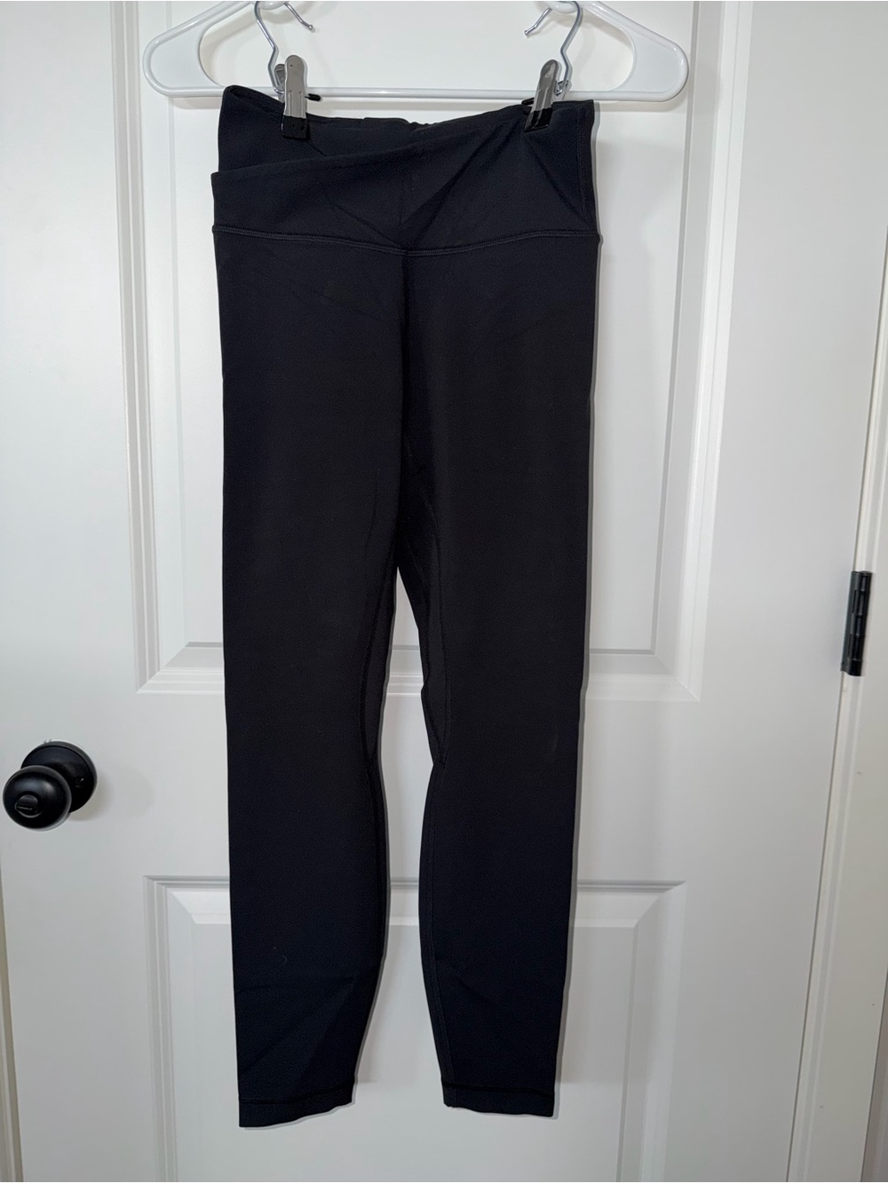 Lululemon V-waistband Align Leggings. Size 4